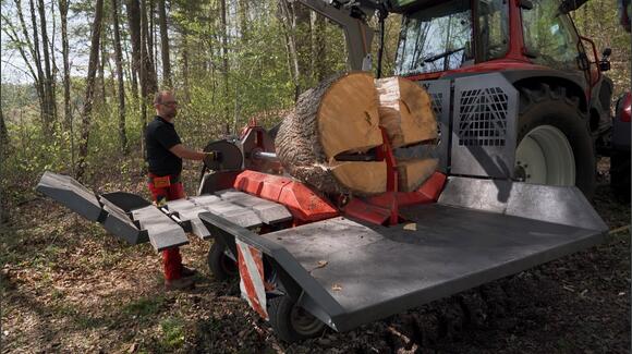 Matériel forestier brico forest : Fendeuse de bûche 24T thermique sur  remorque