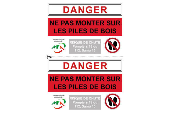Panneau interdit de monter sur les piles de bois